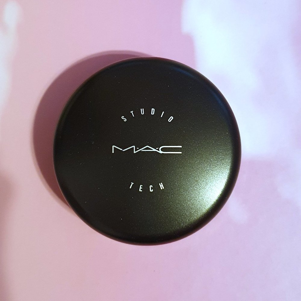 MAC Cosmetics Studio Tech Foundation NC30